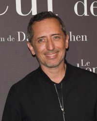 Gad Elmaleh repasse derrière la caméra et prépare un film pour 2023