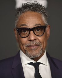 Giancarlo Esposito en pourparlers pour rejoindre le MCU : futur professeur X ?