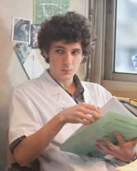 Vincent Lacoste plonge dans le milieu de la finance avec Isabelle Huppert