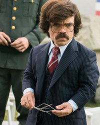 The Deep Blue Good-by : Peter Dinklage rejoint Christian Bale et Rosamund Pike
