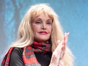 Arielle Dombasle admiratrice d'Elizabeth II : elle va regarder le Jubilé