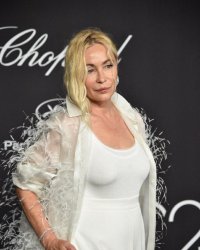 Emmanuelle Béart parle du cap de la soixantaine : "Cela reste un chiffre"
