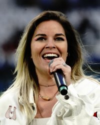 Sophie Tapie en couple avec un joueur de rugby : elle officialise