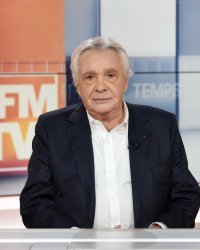 Michel Sardou évoque ses amis "Johnny, Cloclo et Eddy" qui lui manquent