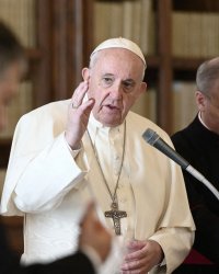 Le pape François fait le buzz : cet étrange like qui enflamme la Toile