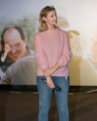 Alexandra Lamy... Pourquoi les stars postent des photos d'elles avant 15 ans ?