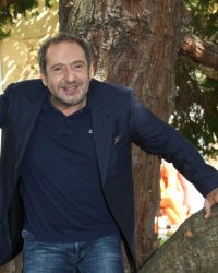 Patrick Timsit accable TPMP, Cyril Hanouna et Benjamin Castaldi sur Quotidien