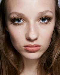 Dix façons de porter les cils fantaisie
