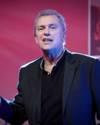 Richard Sanderson dévoile ce que lui rapporte le générique de Miss France