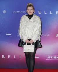 Pour Noël, Louane et Shy'm lisent des contes aux enfants