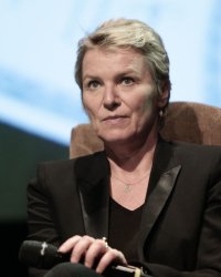 Élise Lucet : elle répond à ceux qui l'accusent d'être "agressive"