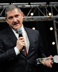 Yves Calvi : comment sa carrière a pris le pas sur sa vie personnelle