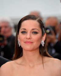 Marion Cotillard reçoit le titre de "Lady de Glencoe" pour son anniversaire