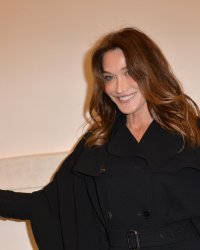 Carla Bruni : l'ex-Première dame se confie sur ses craintes de l'époque