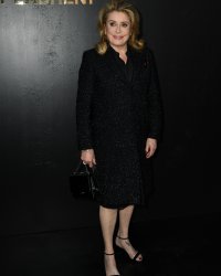 S'offrir les pièces Yves Saint Laurent de Catherine Deneuve : à quel prix ?