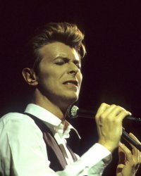 David Bowie : Hugo Boss sort une collection de mode à son effigie
