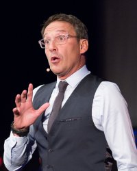 Julien Courbet menacé : "Profite bien de ta nuit, c'est peut-être la dernière"
