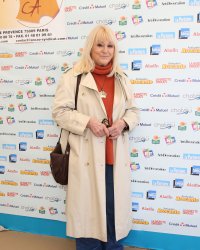 Mylène Demongeot revient sur son cancer : "Je me suis détestée physiquement"