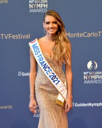 Amandine Petit : comment Miss France l'aide à surmonter sa plus grande peur