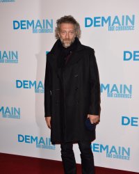 Vincent Cassel ému (presque) aux larmes sur le plateau de Laurent Delahousse