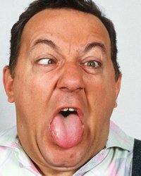 Coluche, un clown éternel en 10 sketchs