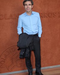 Quand David Pujadas chantait du Johnny au mariage de Michel Houellebecq