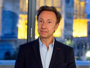 Stéphane Bern quitte Paris et vend ses meubles aux enchères