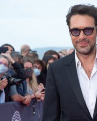 Nicolas Bedos rend hommage à sa "marraine adorée", l'avocate Gisèle Halimi