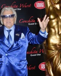 Michou : son cabaret va-t-il bientôt fermer ses portes comme il le souhaitait ?