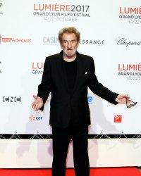 Eddy Mitchell flingue les hommages à Johnny Hallyday organisés par Laeticia