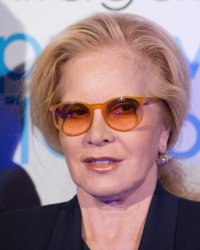 Sylvie Vartan se confie sur son prochain grand rôle : celui d'arrière-grand-mère