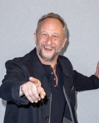 Benoit Poelvoorde se confie sur son addiction à la cigarette : "Je fume trop"