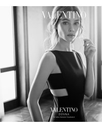 Astrid Bergès-Frisbey, superbe égérie du parfum Valentino "Donna"