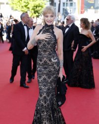 Arielle Dombasle : ses propos polémiques sur le viol des hommes