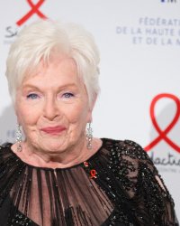 Line Renaud : ce gros complexe qu'elle a longtemps eu sur ses jambes