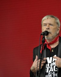 Quand Renaud porte un t-shirt à la gloire de son ex-femme, Romane