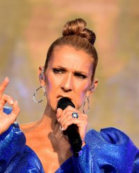 Céline Dion : confinée, elle enregistre un message émouvant et annonce un projet
