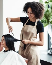 Coiffeur VS coiffeur-visagiste : quelles différences ?