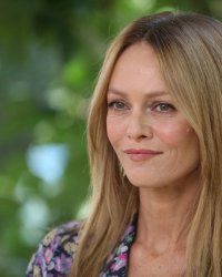 Vanessa Paradis "choquée" par les prix des places de sa propre pièce