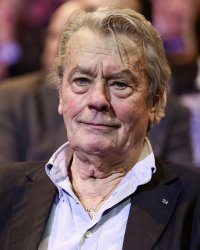 Un hommage national pour Alain Delon : "Non, surtout pas, alors surtout pas"