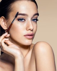 L'huile d'olive : ingrédient miracle pour les sourcils ?
