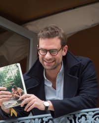 Michel Bussi, Leïla Slimani, ... #TousEnLibrairie, le S.O.S des stars du papier