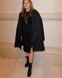 Louane officialise sa grossesse lors du défilé Jean-Paul Gaultier