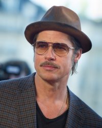 Ces stars qui ont succombé à la moustache