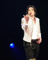 Thriller : et si vous vous offriez le costume blanc de Michael Jackson ?