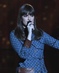 Clara Luciani complexée : "Je crois que pour plaire, il faut savoir se plaire"