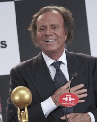Julio Iglesias reconnu "père biologique" d'un 9e enfant