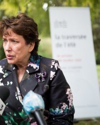 Reines du Shopping : Roselyne Bachelot répond aux critiques sur sa participation