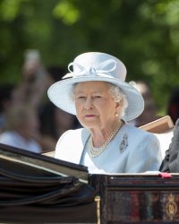 Elizabeth II et le prince Philip vaccinés contre la Covid : William confirme