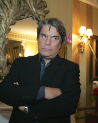 Bernard Tapie fait du vélo pour "mettre la maladie K.-O"